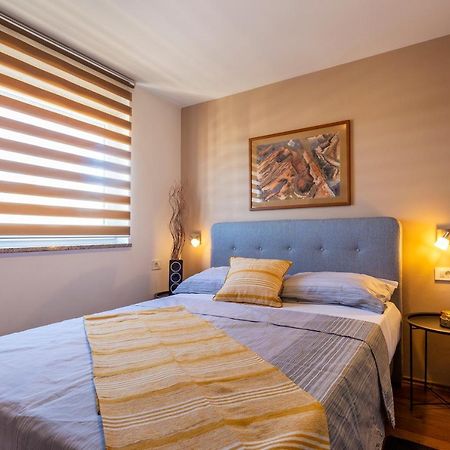 Apartman Ember Pula Eksteriør billede